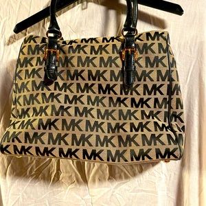 Micheal Kors large handbag